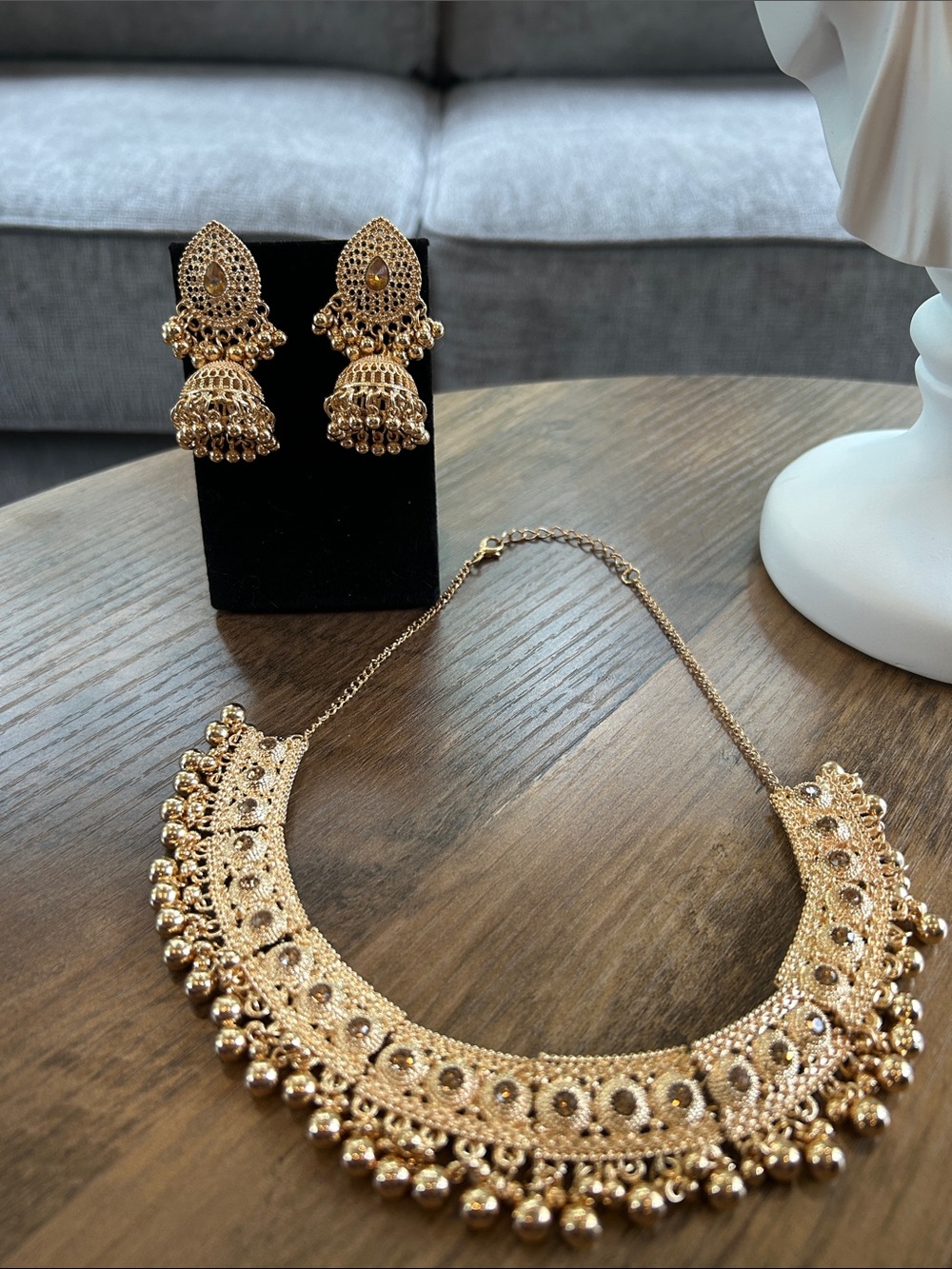 Elegant Gold Statement Necklace with Matching Earrings